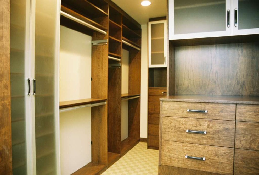 This is an example of a contemporary storage and wardrobe in Chicago.
