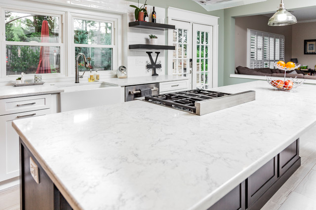 Open Kitchen with Large Island modern-kueche