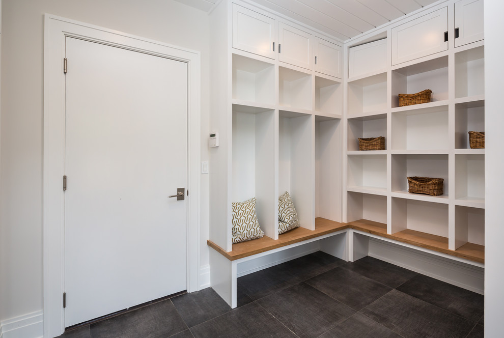 Example of a minimalist home design design in New York