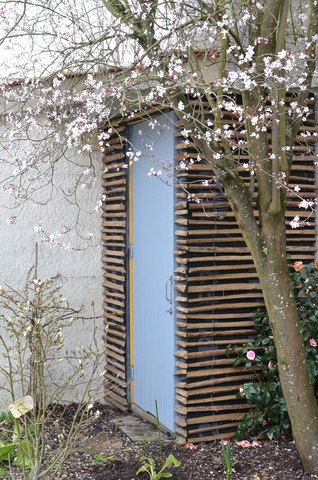 Photo of a small contemporary detached garden shed in Bordeaux.