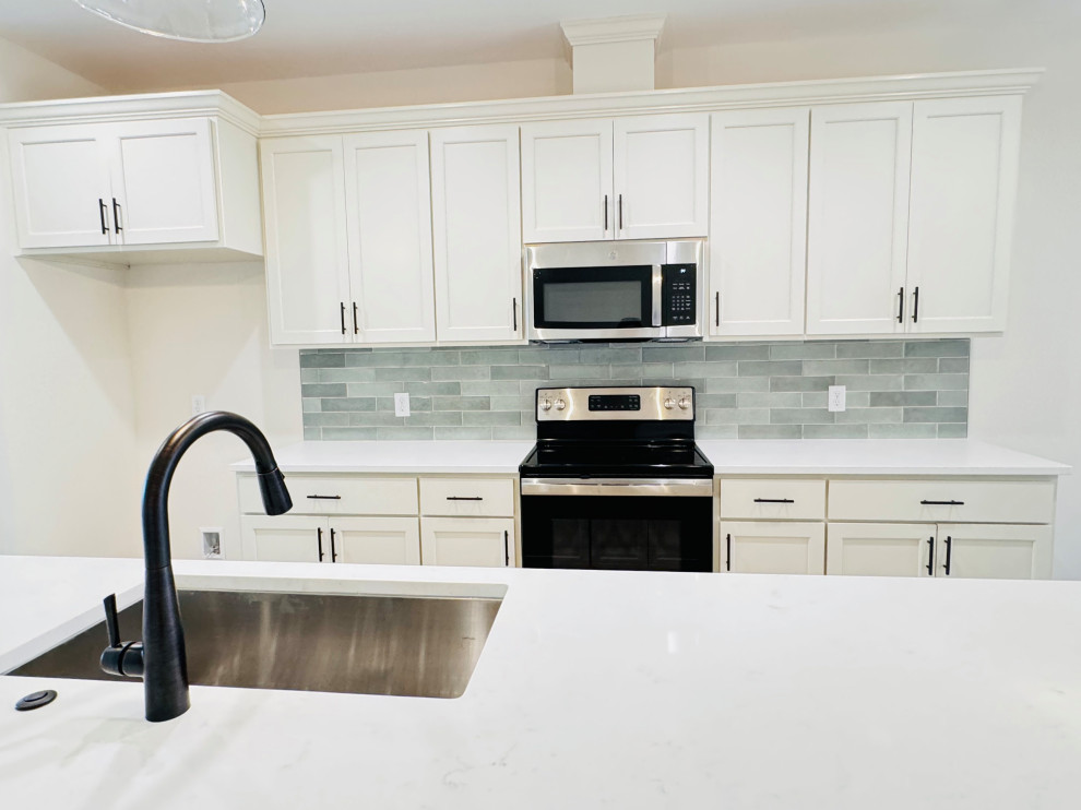 Various Spec Home Designs (working under Suzanne Vickers Construction)
