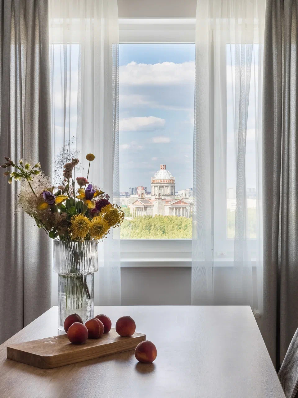 Светлая квартира с видом в Челябинске 120м/кв