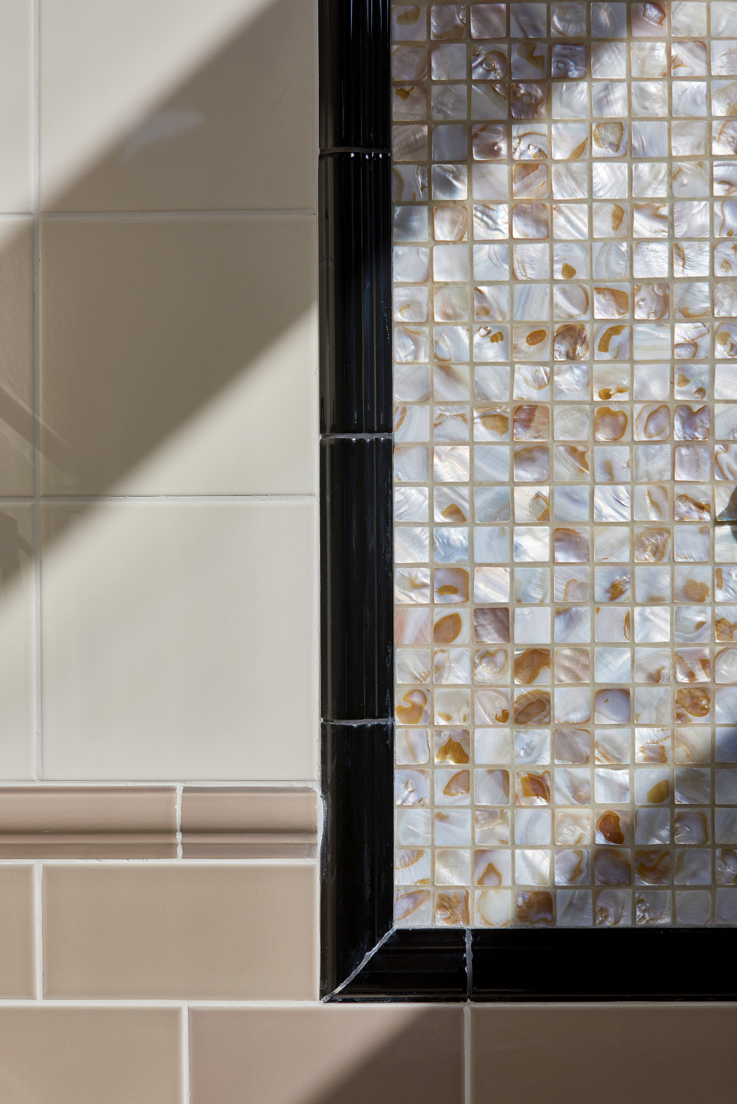 Интерьер частного дома. Ванная старшего сына