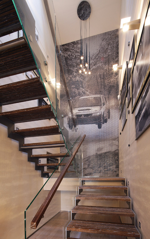 Стильный дизайн: лестница среднего размера с деревянными ступенями - последний тренд