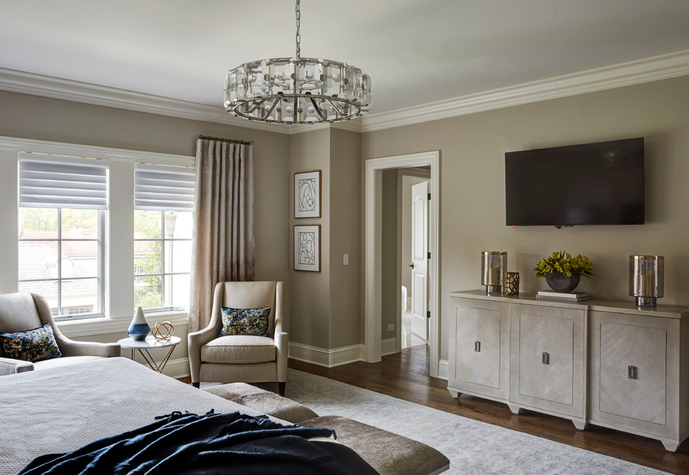 Example of a transitional home design design in Chicago