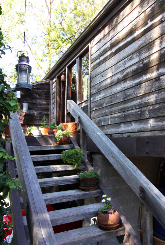 Country verandah in Orange County with decking.