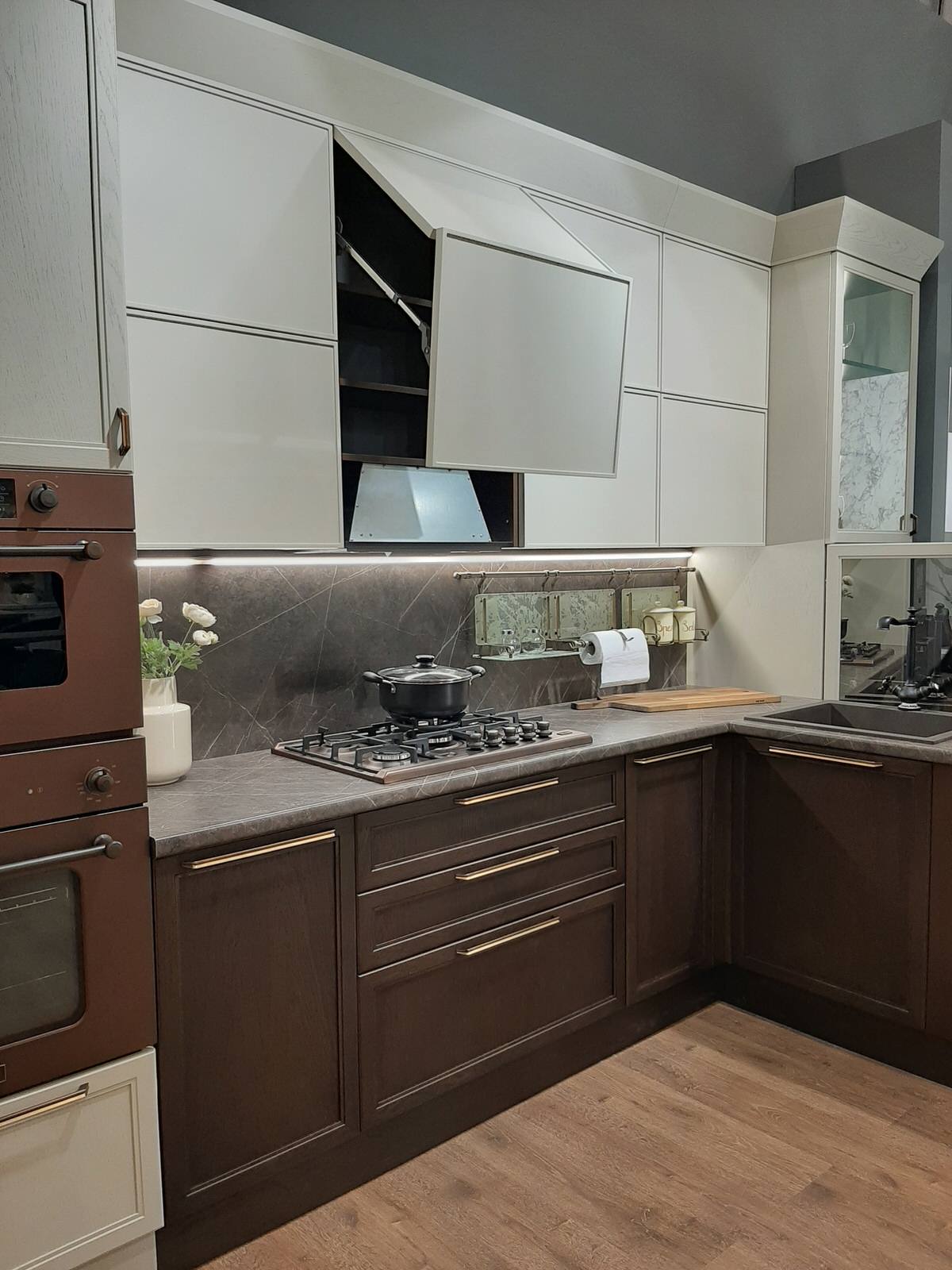 Кухня с тонкой рамкой