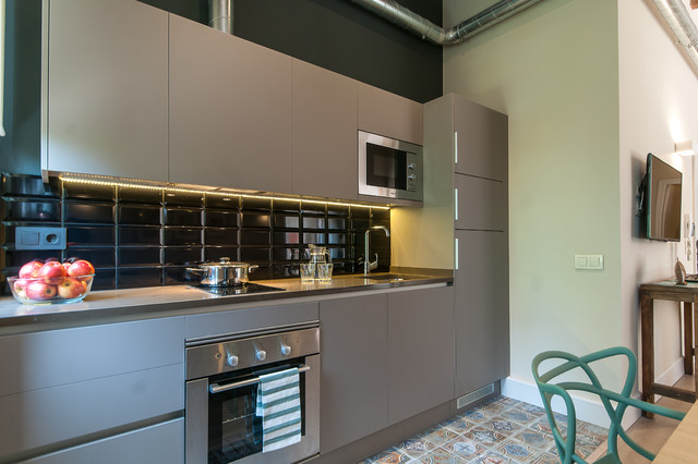 APARTAMENTO EIXAMPLE (3h+2b) klassisch-modern-kueche