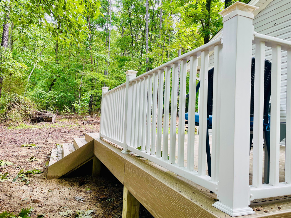 Composite Deck with Vinyl Rails