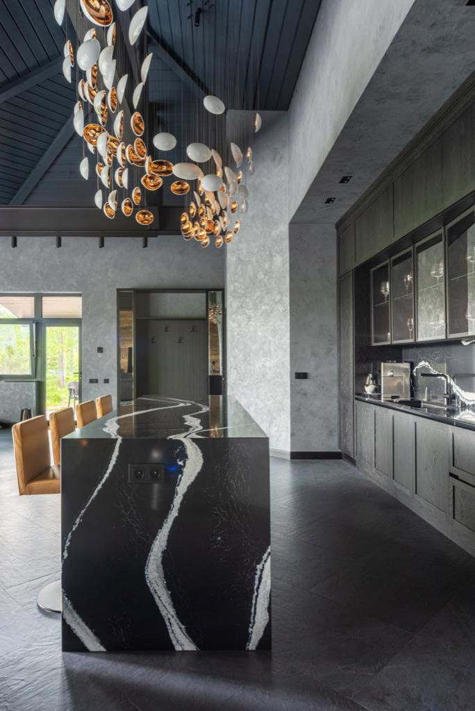 Cambria Mersey. Столешница, фартук и кухонный остров. Интерьер в темных тонах