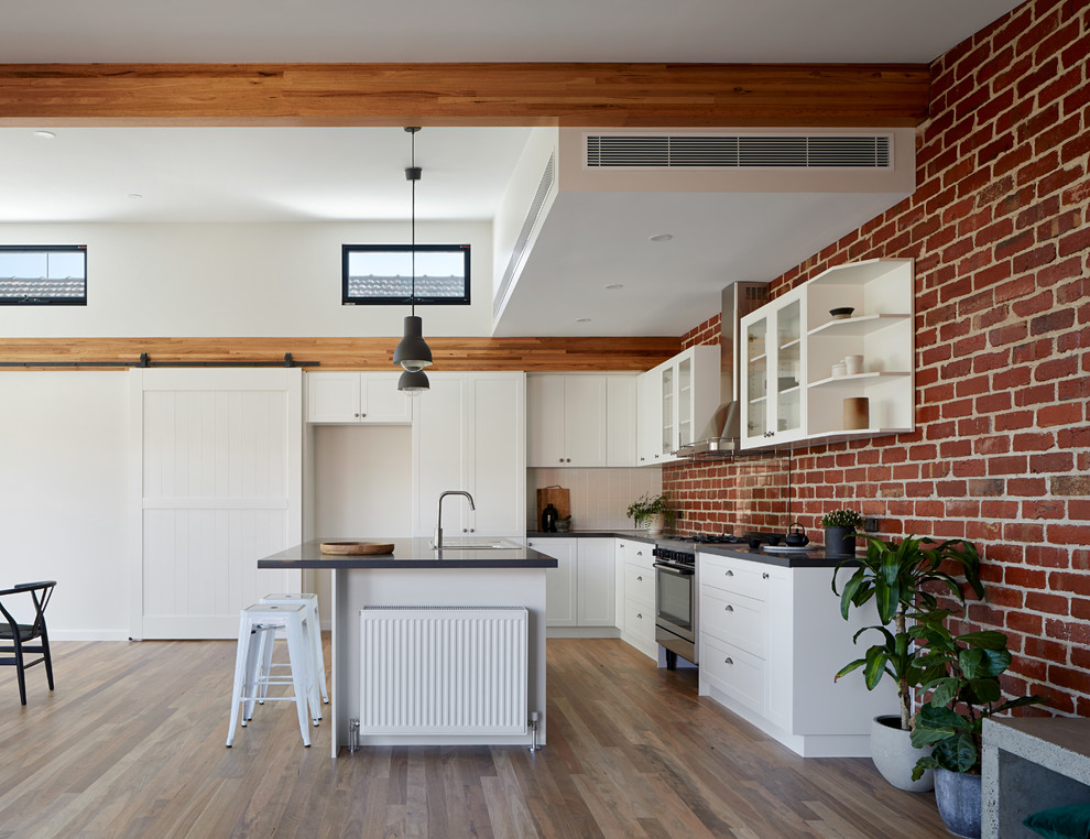 Design ideas for a contemporary kitchen in Melbourne.