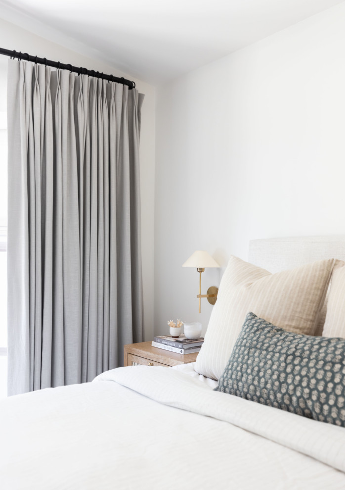 Bedroom - transitional bedroom idea in Phoenix