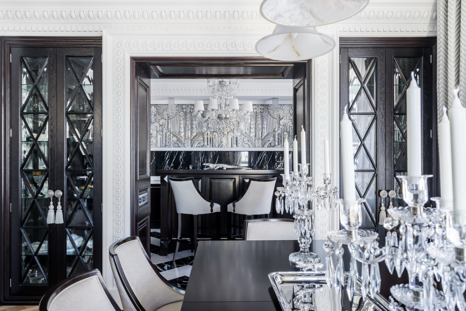 Интерьер квартиры в стиле современной классики с элементами Ар-Деко в Петербурге