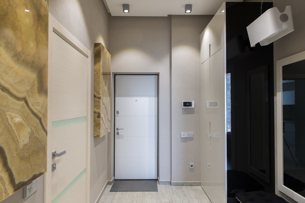 Частная квартира для него