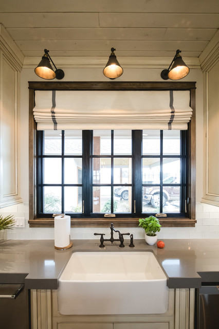 Inspiration for a farmhouse home design remodel in Oklahoma City