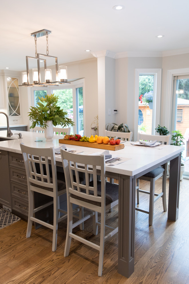 Inspiration for a transitional dining room remodel in Toronto