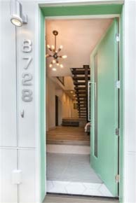Transitional entryway photo in Seattle