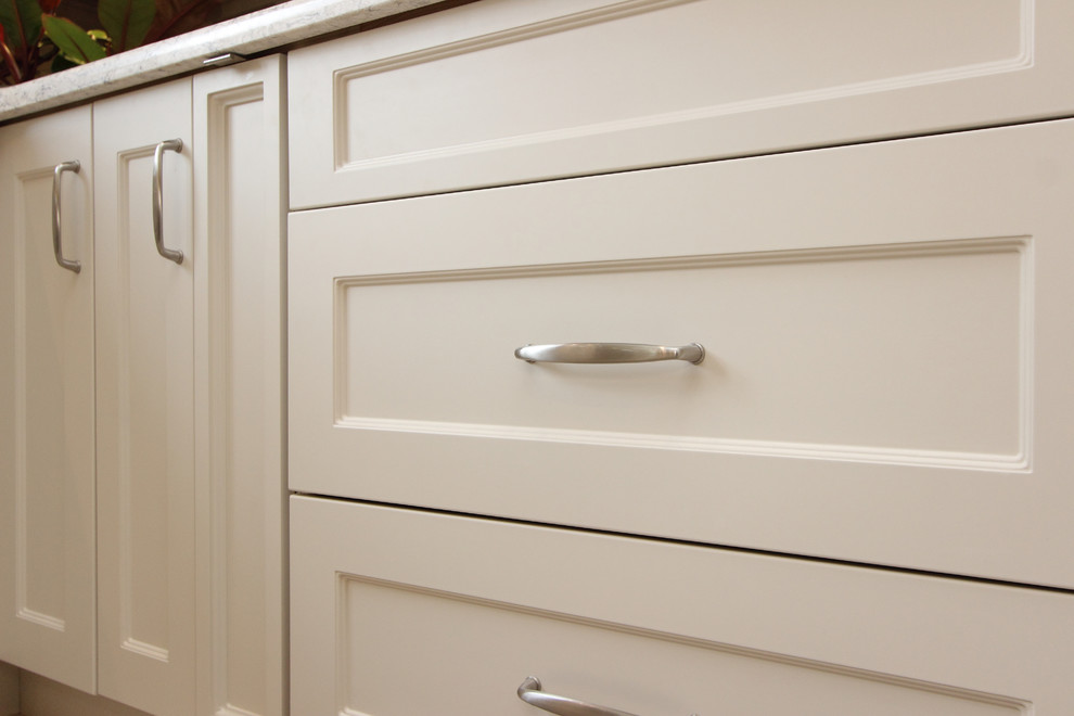Example of a trendy kitchen design in Toronto