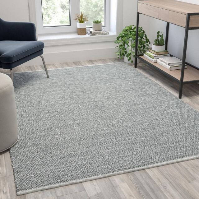 5' x 7' Handwoven Indoor/Outdoor Diamond Pattern Area Rug in Grey