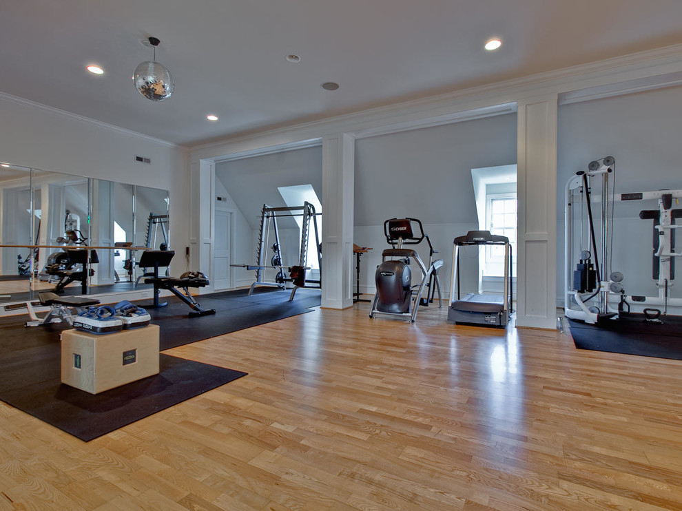 This is an example of a traditional home gym in Charlotte.