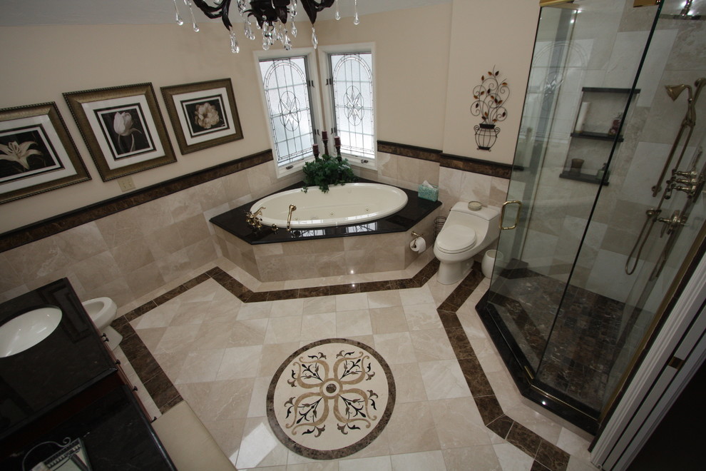 Example of a classic bathroom design in Cleveland