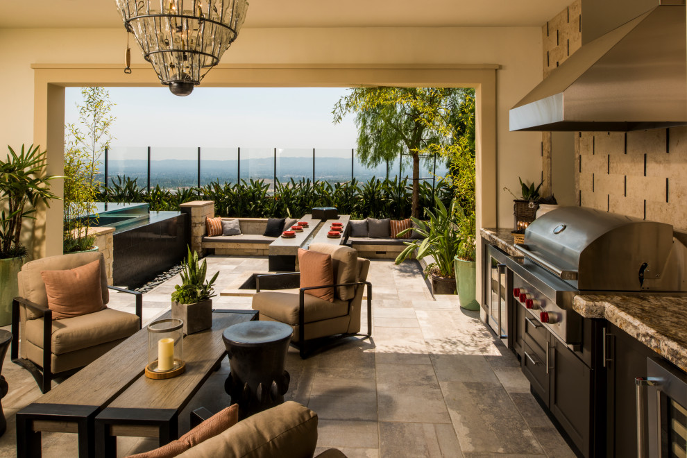 Transitional home design photo in Miami