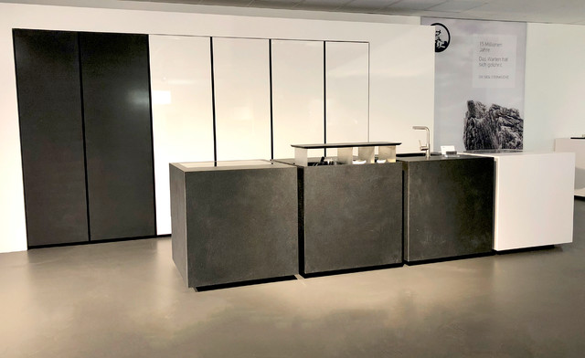 CUBE / Modluk&uuml;che Nero Assoluto modern-koek