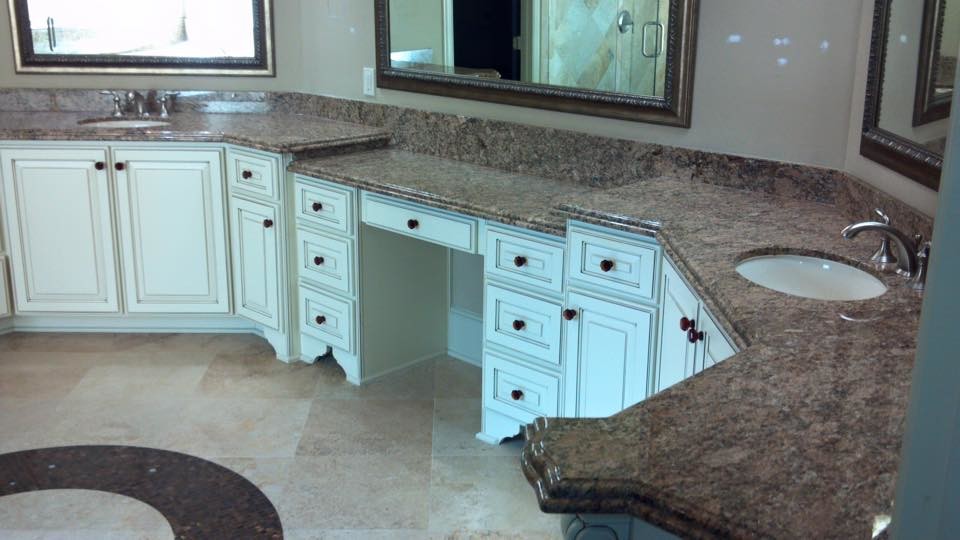 Large traditional master bathroom in Houston with an undermount sink, raised-panel cabinets, white cabinets, granite benchtops, beige walls and ceramic floors.
