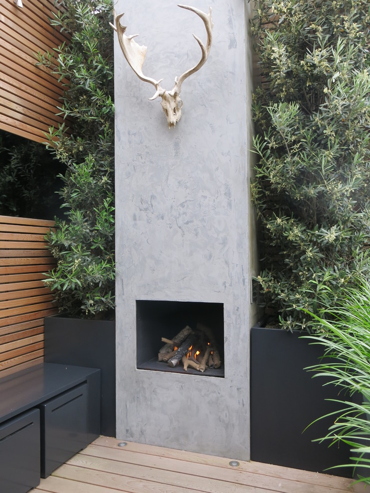 Inspiration for a small contemporary deck in London.