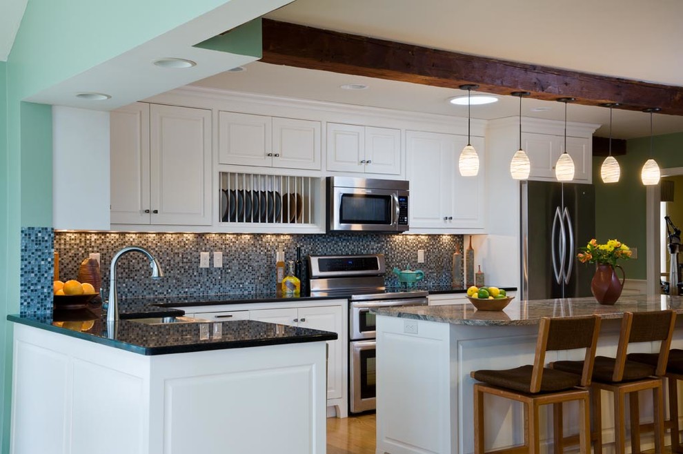 Kitchen - transitional kitchen idea in Boston