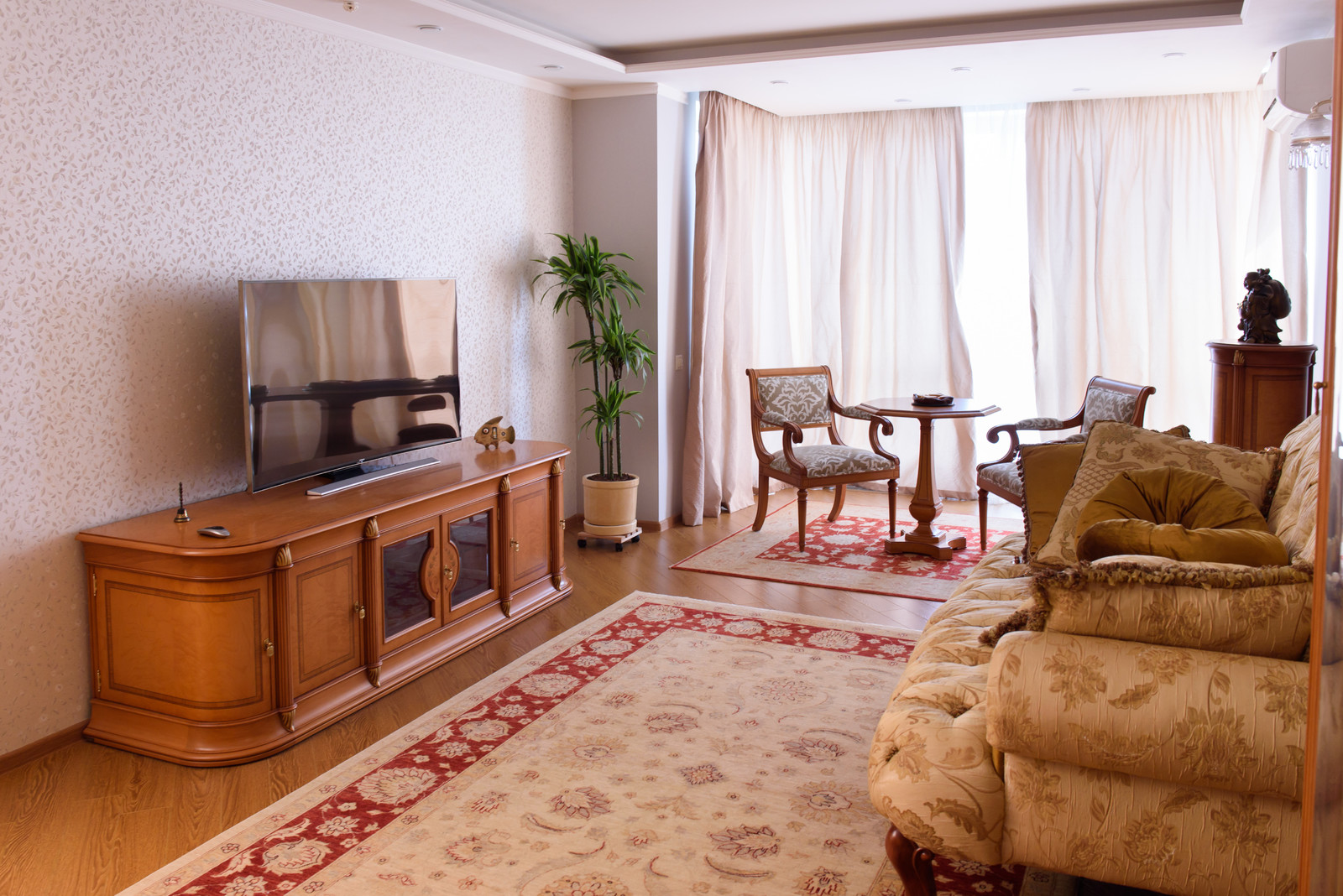 Рыбы в воде. Гостиная. ТВ зона