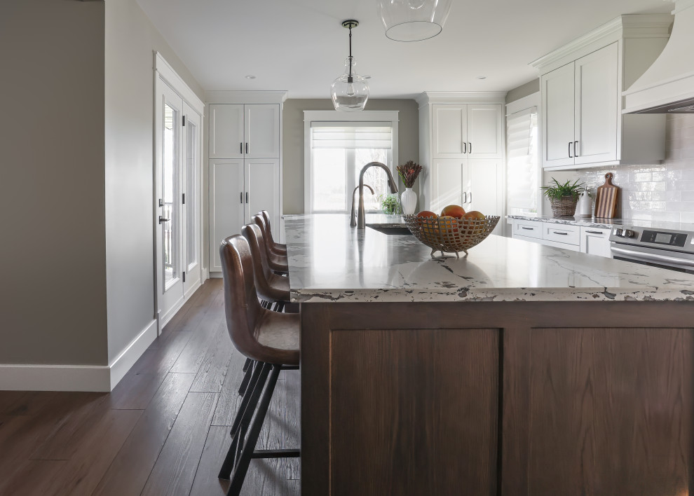 Inspiration for a transitional kitchen remodel in Toronto