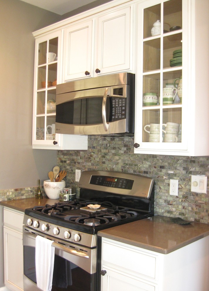 Elegant kitchen photo in Chicago