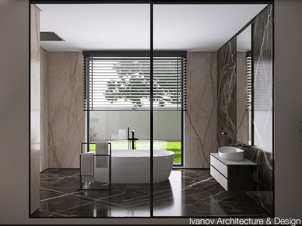 вид на ванну со спальни день.png