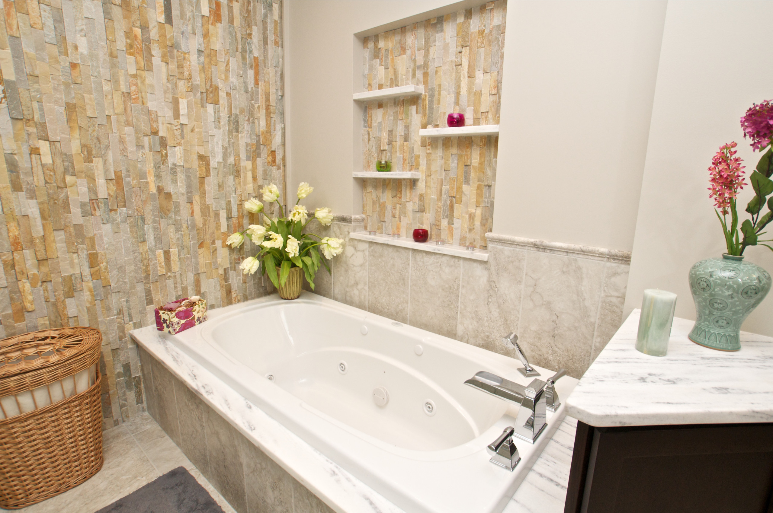 Dor Master Bath