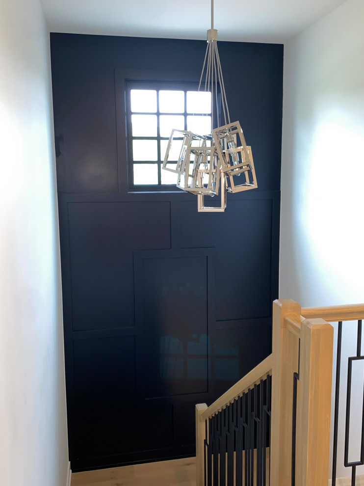 Example of a transitional home design design in Columbus