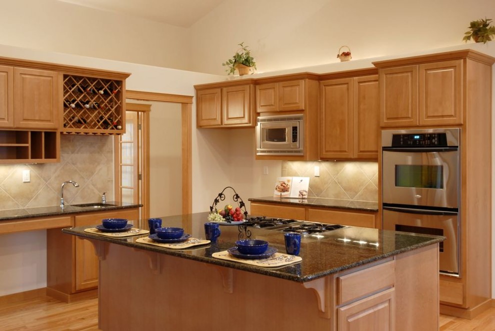 Photo of a transitional kitchen in Seattle.