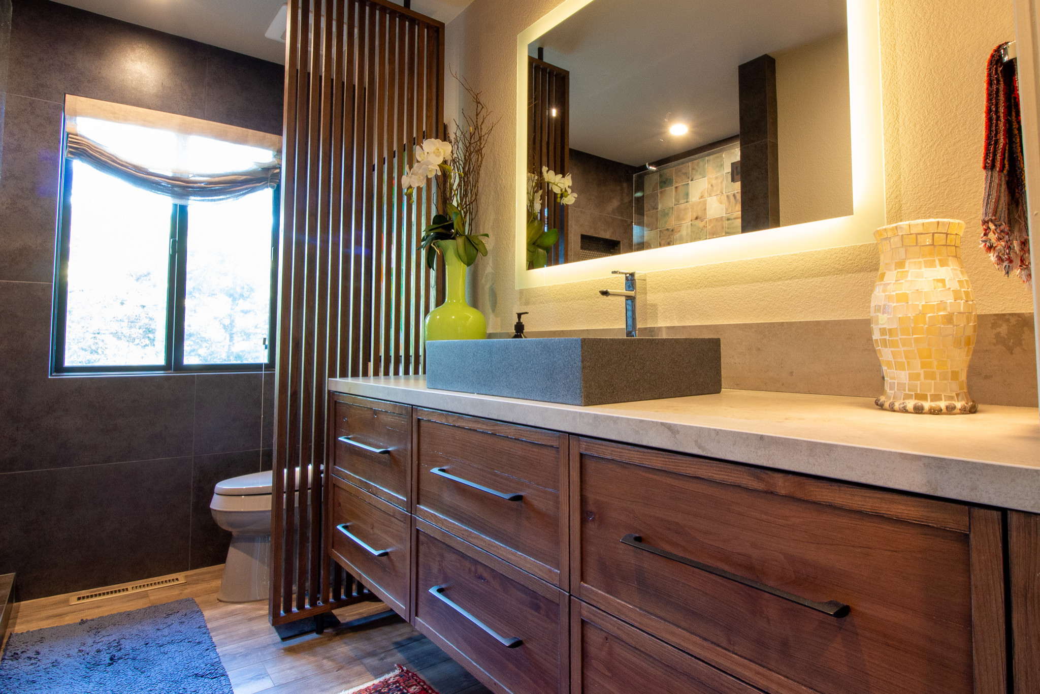 Contemporary Treehouse Guest Bathroom 2