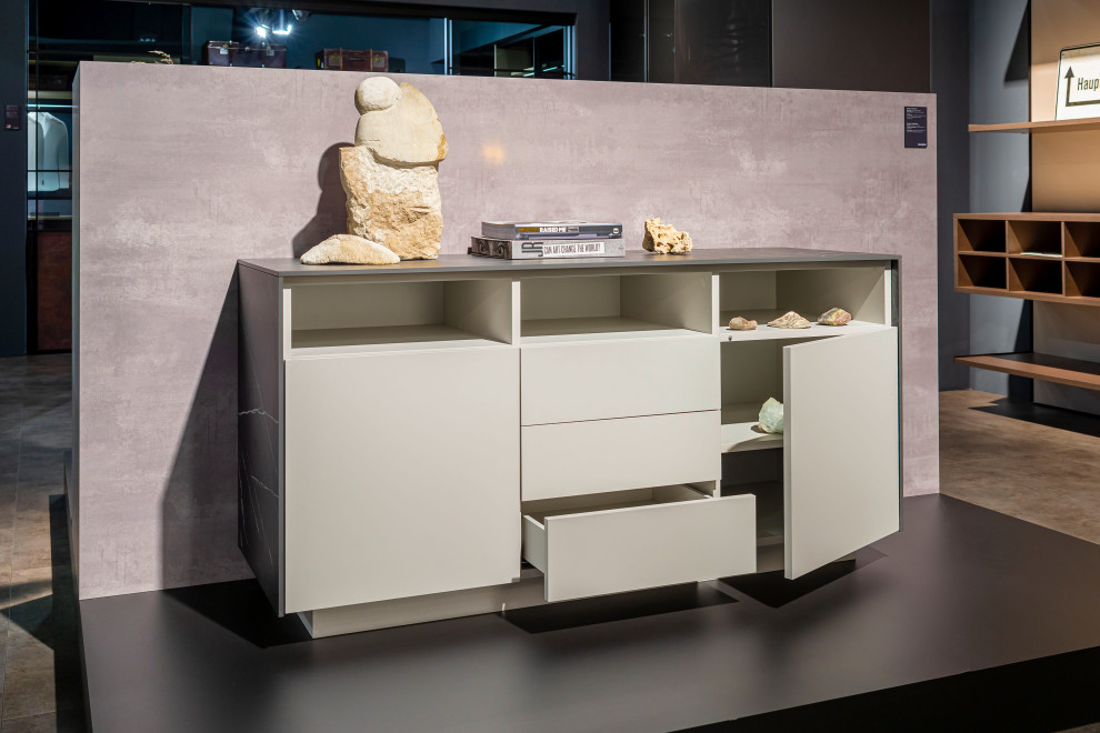 Белый комод raumplus с верхом под черный мрамор с выставки IMM Cologne 2020