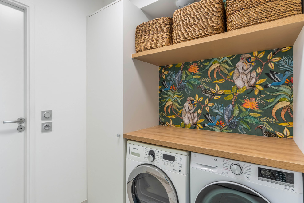 Design ideas for an eclectic laundry room in Paris.