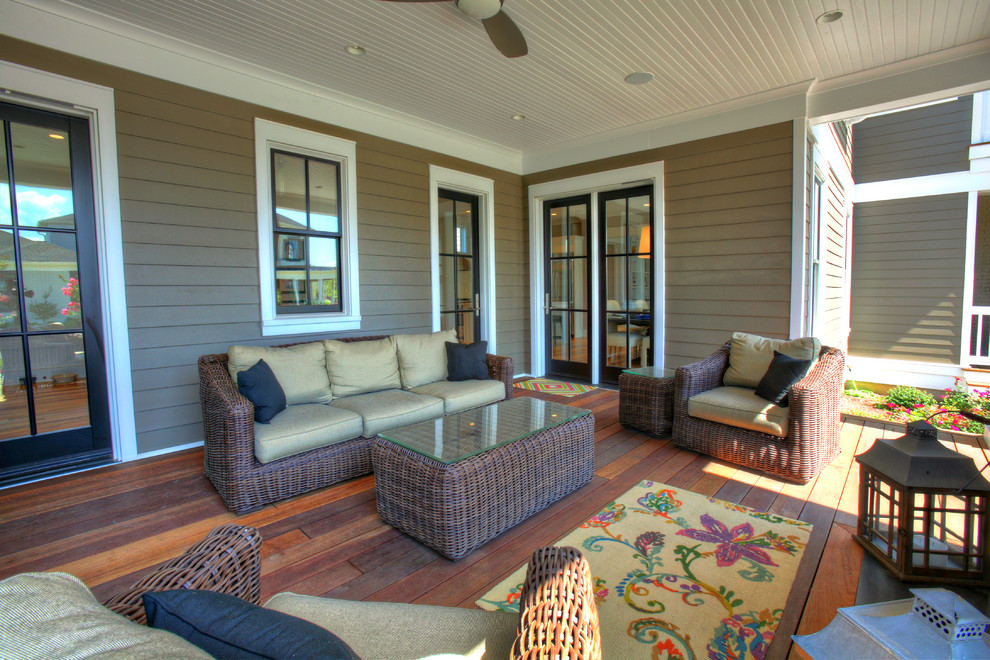 This is an example of a traditional deck in Louisville.