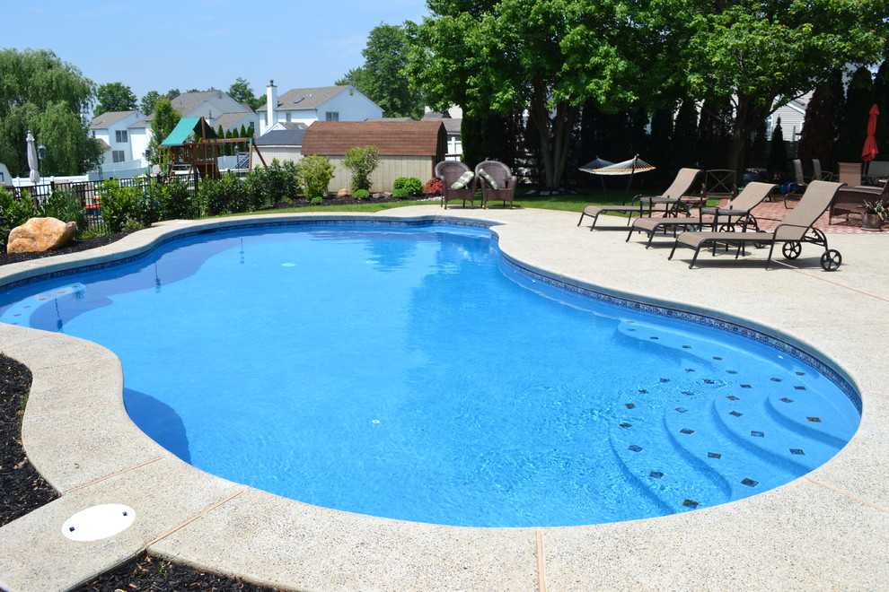 Inspiration for a transitional pool remodel in Philadelphia