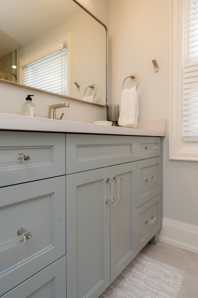 Bathroom - transitional bathroom idea in Toronto