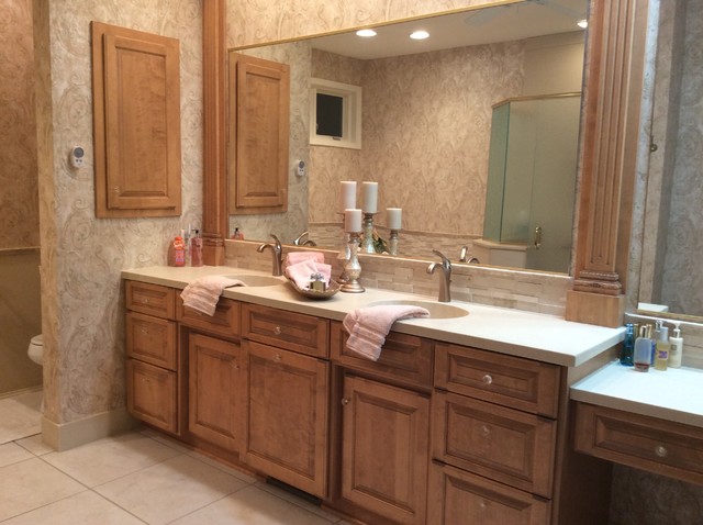 Double bowl vanity with makeup counter traditional-bathroom