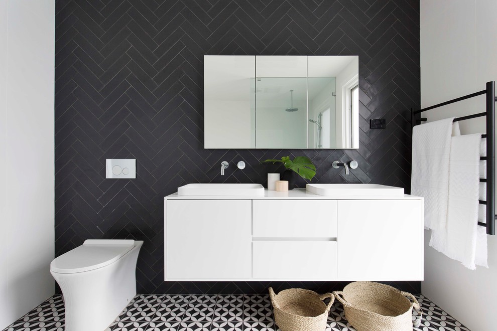This is an example of a contemporary bathroom in Sydney.