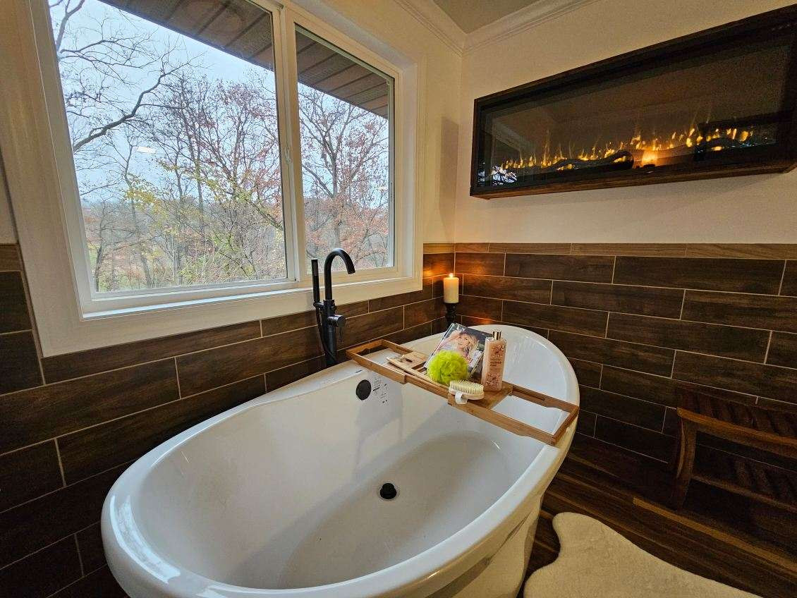 Home design - farmhouse home design idea in Chicago