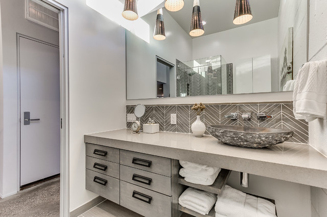 Gary Randolph Masterbuilder House - OKC contemporary-bathroom