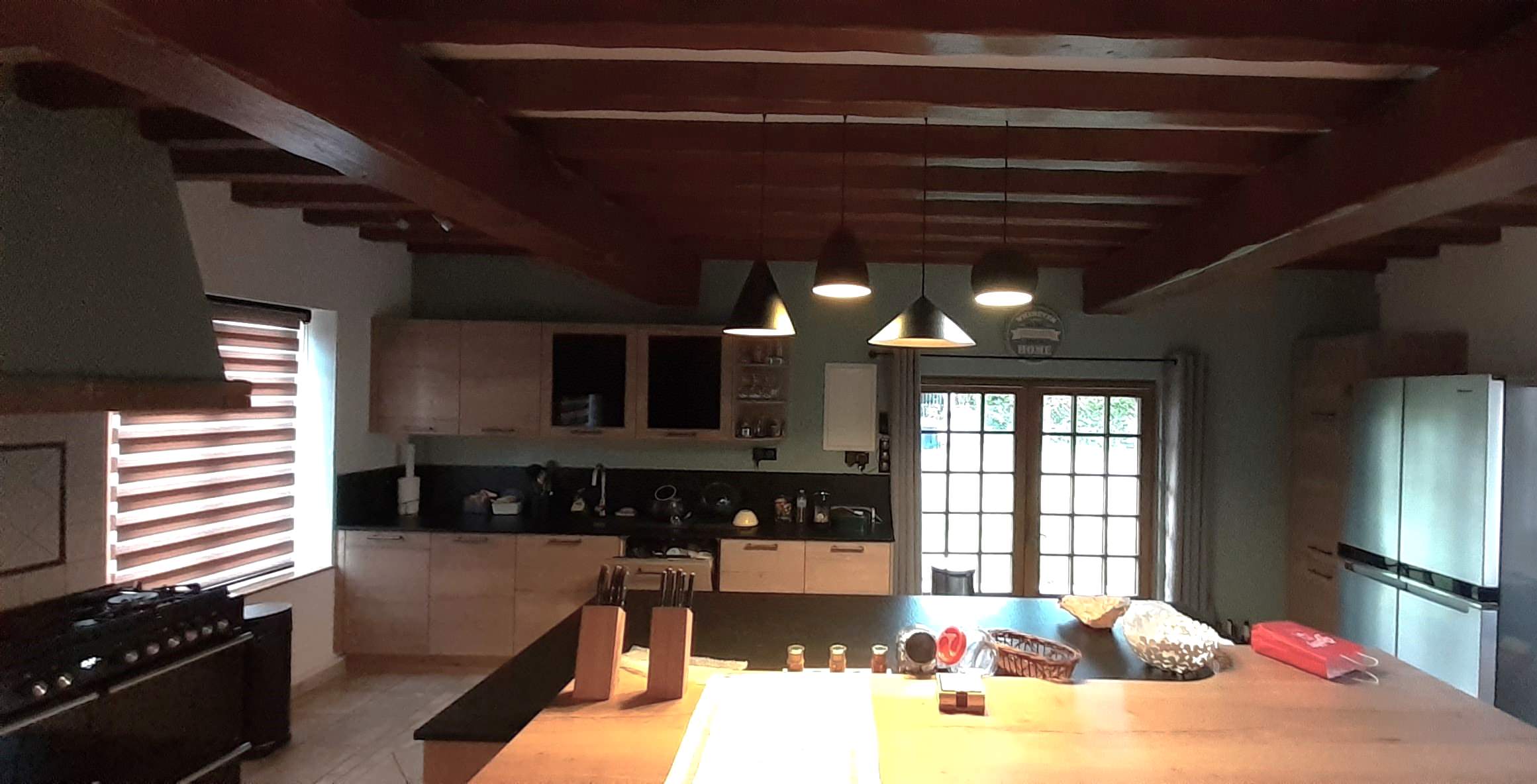 Aménagement de deux espaces chambres de réception dans une maison de campagne