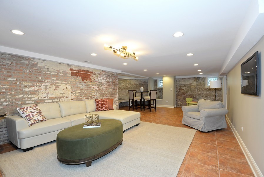 Lake Michigan Upgrade Chicago, IL Basement Chicago by Indigo