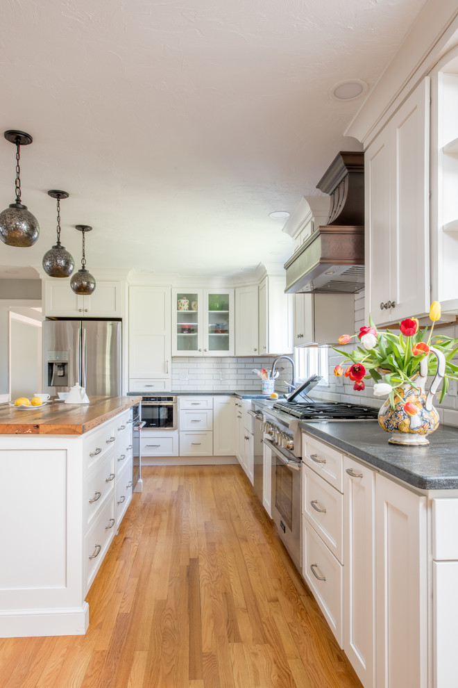 Example of a transitional kitchen design in Boston